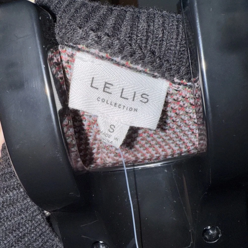 Le Lis Black cropped Sweater with Red Floral Design - Picture 5 of 6